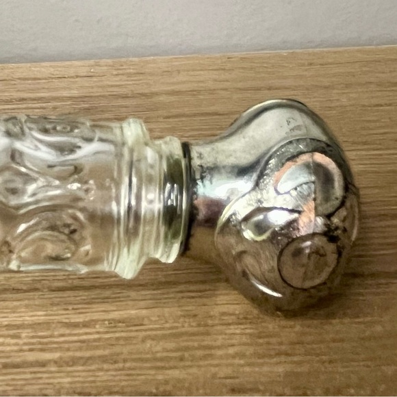 Vintage Avon perfume bottle. Could use a cleaning! - Picture 13 of 16